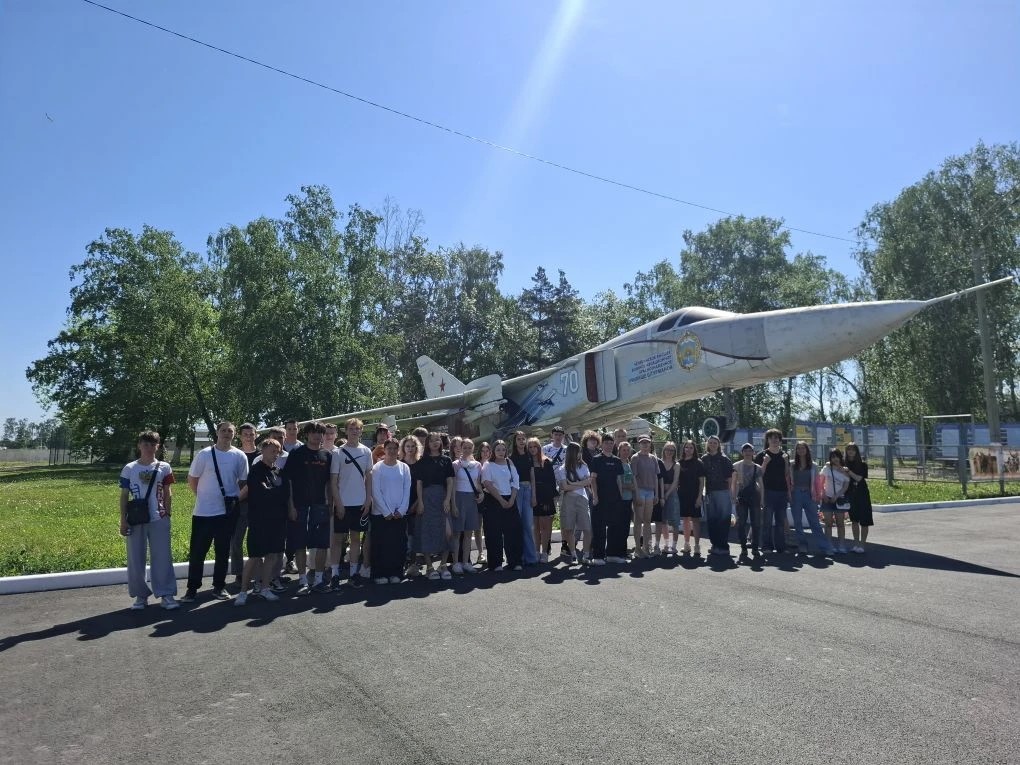 Студенты колледжа в сердце военной авиации: уникальная экскурсия! ✈