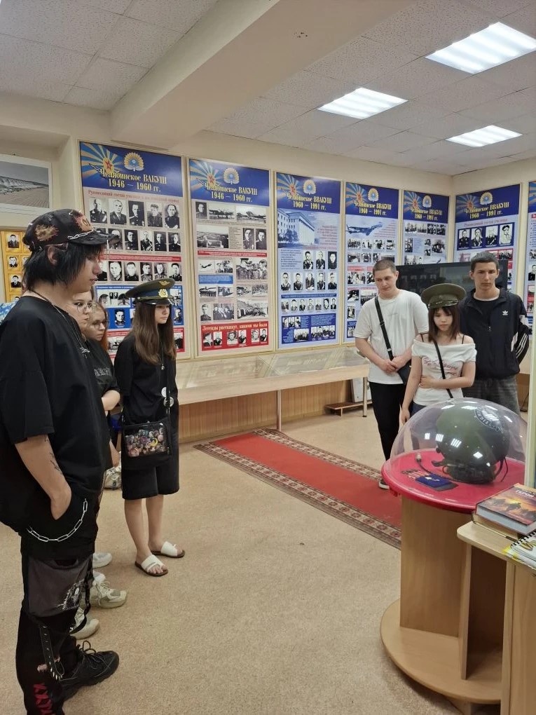 Студенты колледжа в сердце военной авиации: уникальная экскурсия! ✈