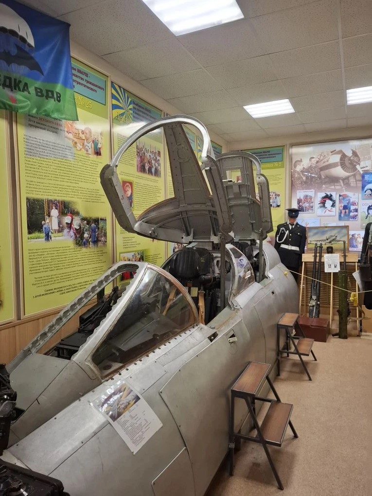 Студенты колледжа в сердце военной авиации: уникальная экскурсия! ✈