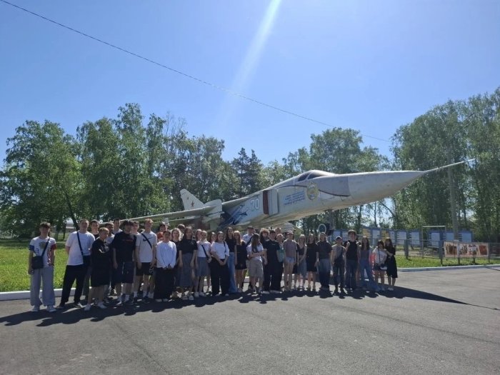 Студенты колледжа в сердце военной авиации: уникальная экскурсия! ✈