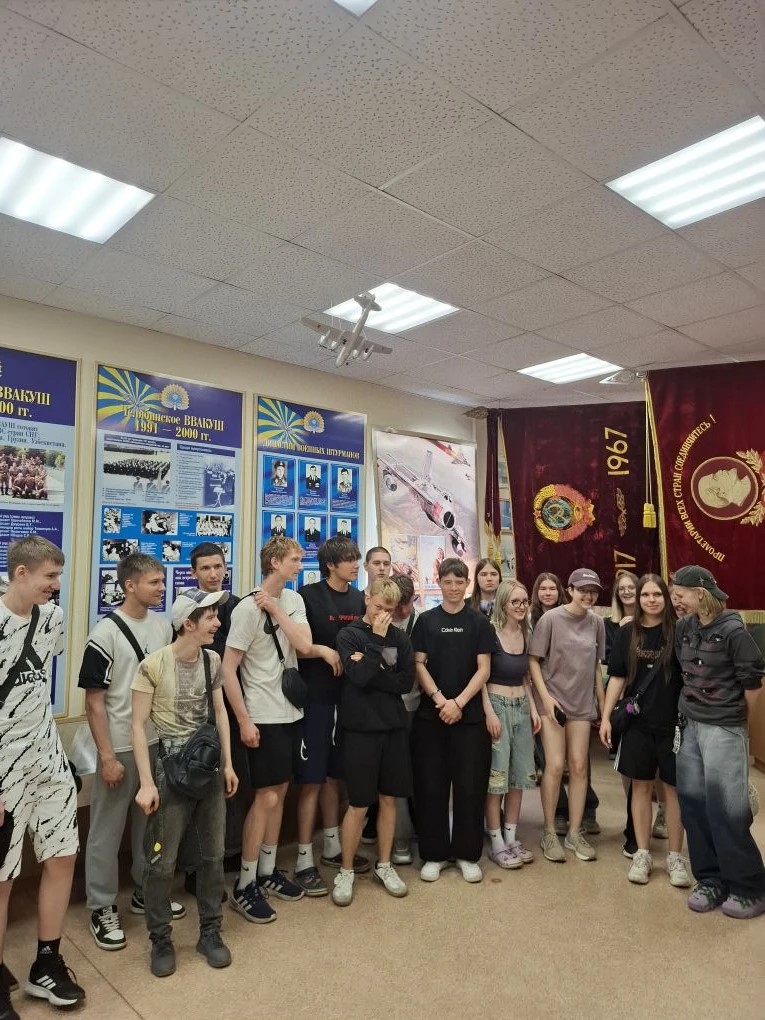 Студенты колледжа в сердце военной авиации: уникальная экскурсия! ✈