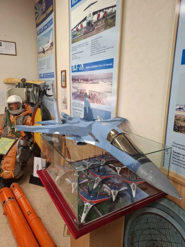 Студенты колледжа в сердце военной авиации: уникальная экскурсия! ✈
