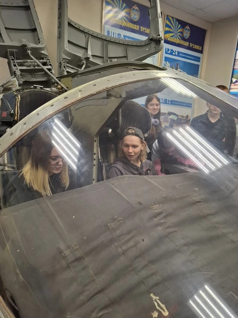 Студенты колледжа в сердце военной авиации: уникальная экскурсия! ✈