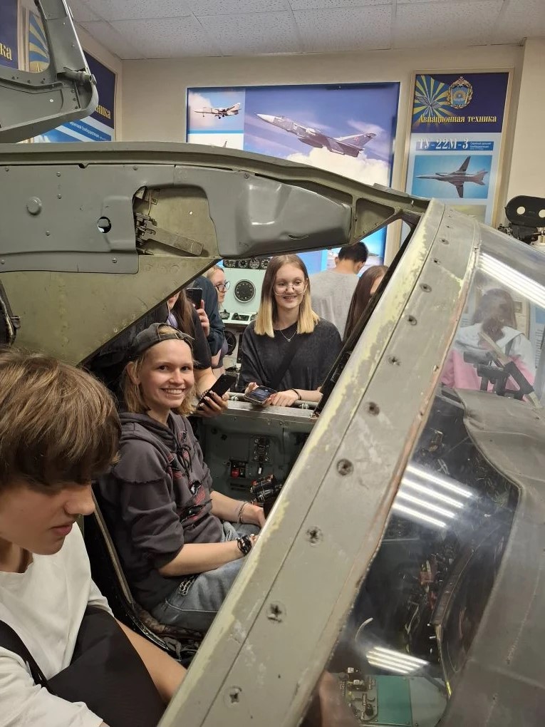 Студенты колледжа в сердце военной авиации: уникальная экскурсия! ✈