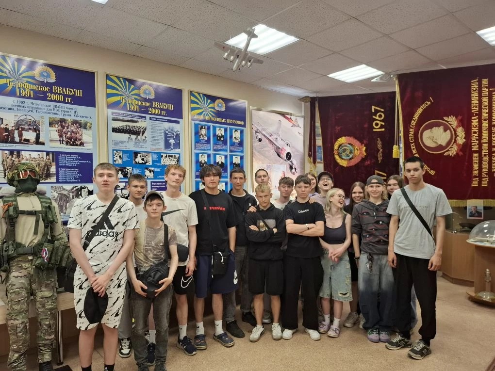 Студенты колледжа в сердце военной авиации: уникальная экскурсия! ✈
