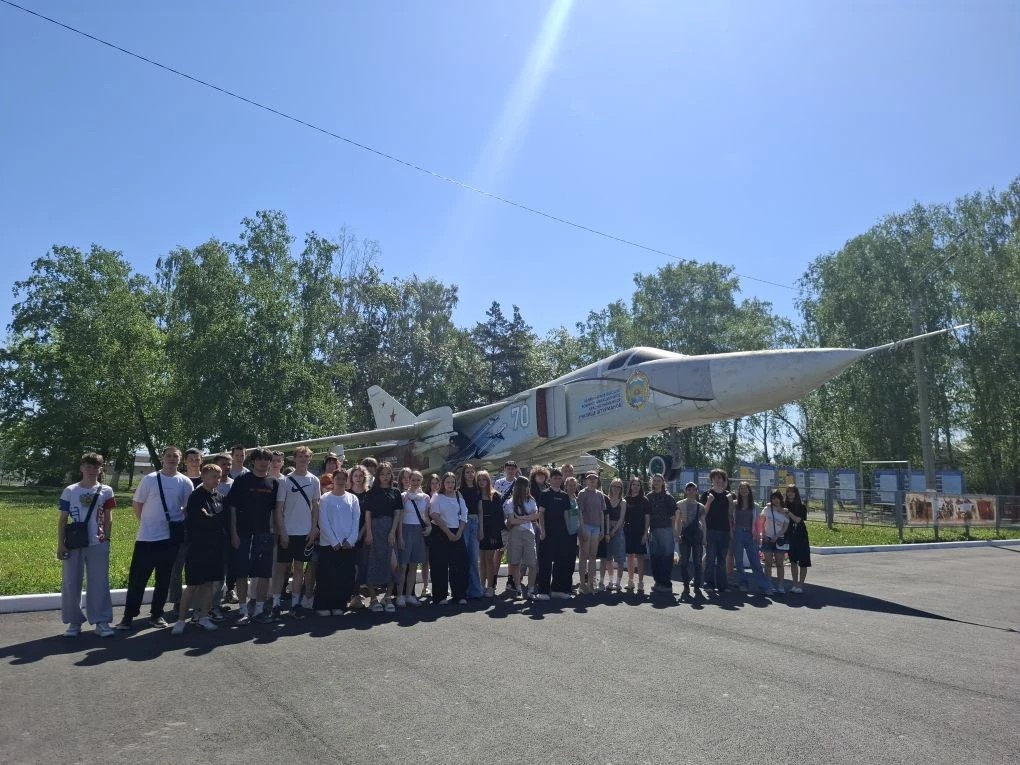 Студенты колледжа в сердце военной авиации: уникальная экскурсия! ✈