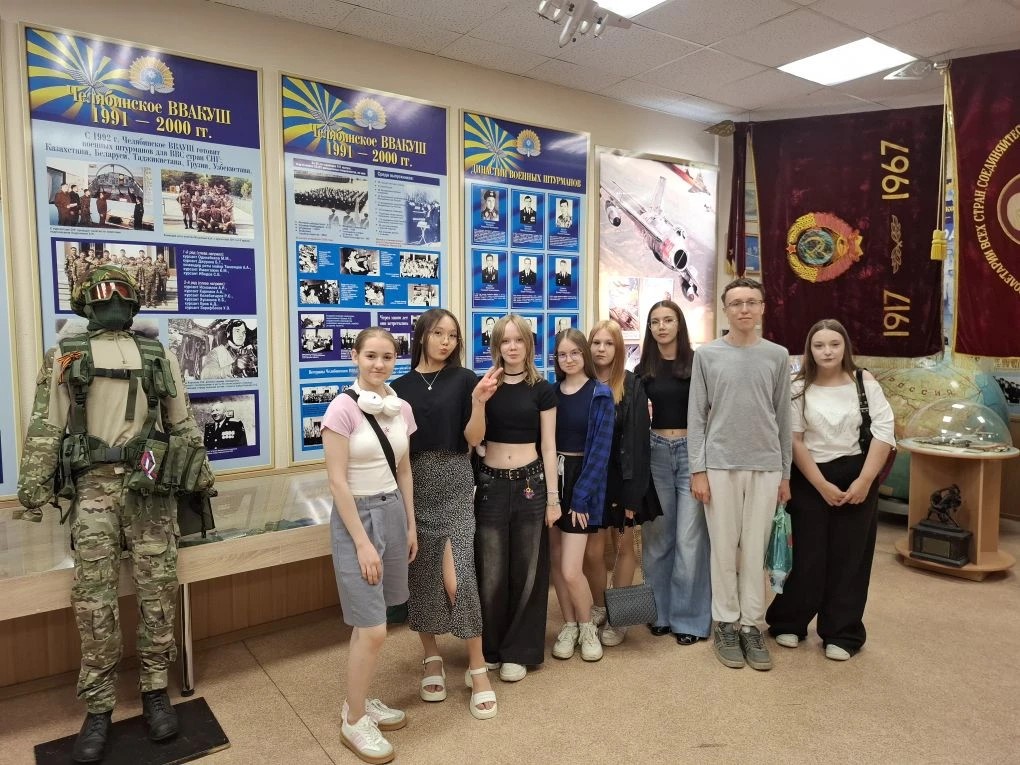 Студенты колледжа в сердце военной авиации: уникальная экскурсия! ✈