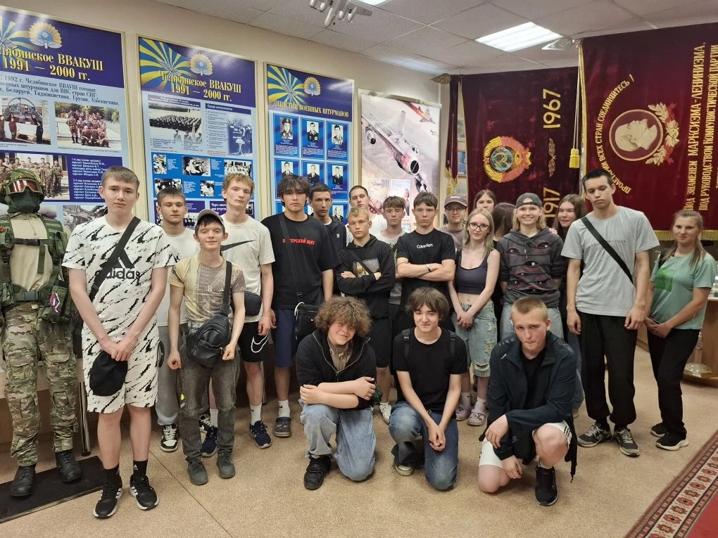 Студенты колледжа в сердце военной авиации: уникальная экскурсия! ✈