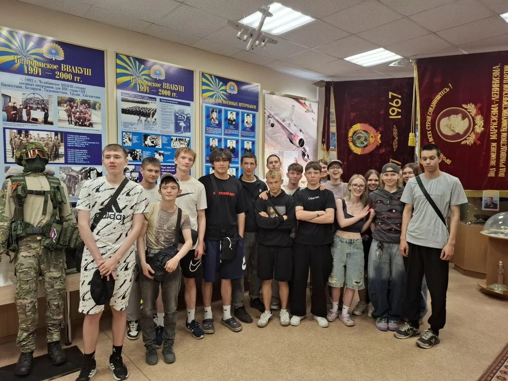 Студенты колледжа в сердце военной авиации: уникальная экскурсия! ✈