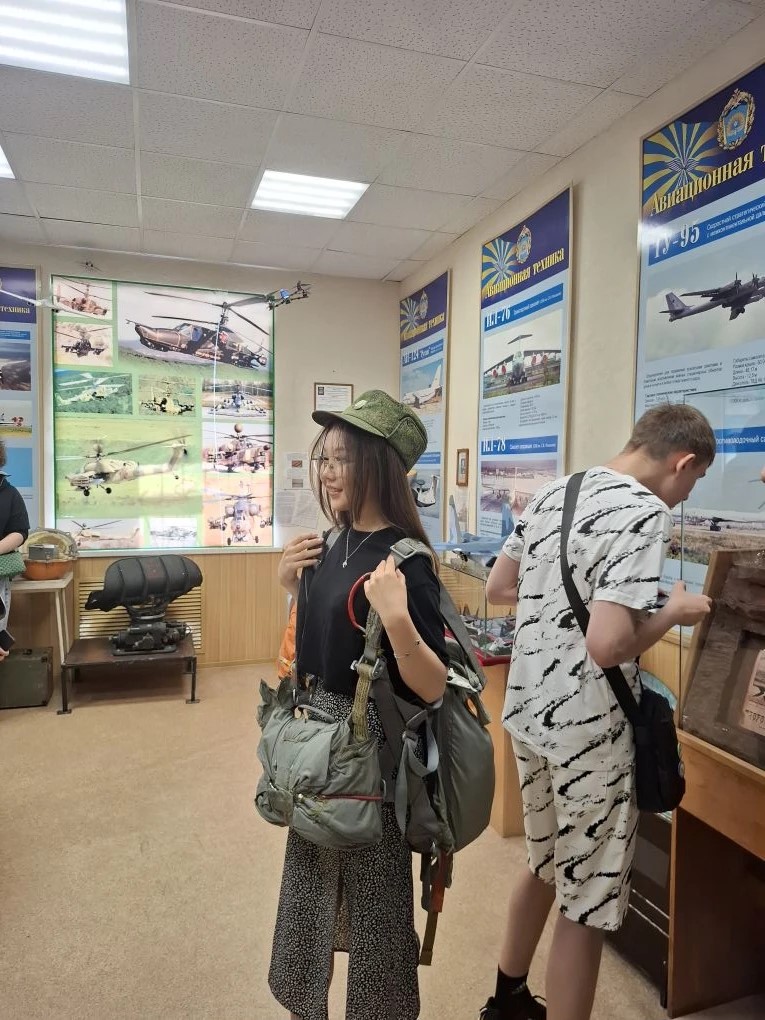 Студенты колледжа в сердце военной авиации: уникальная экскурсия! ✈